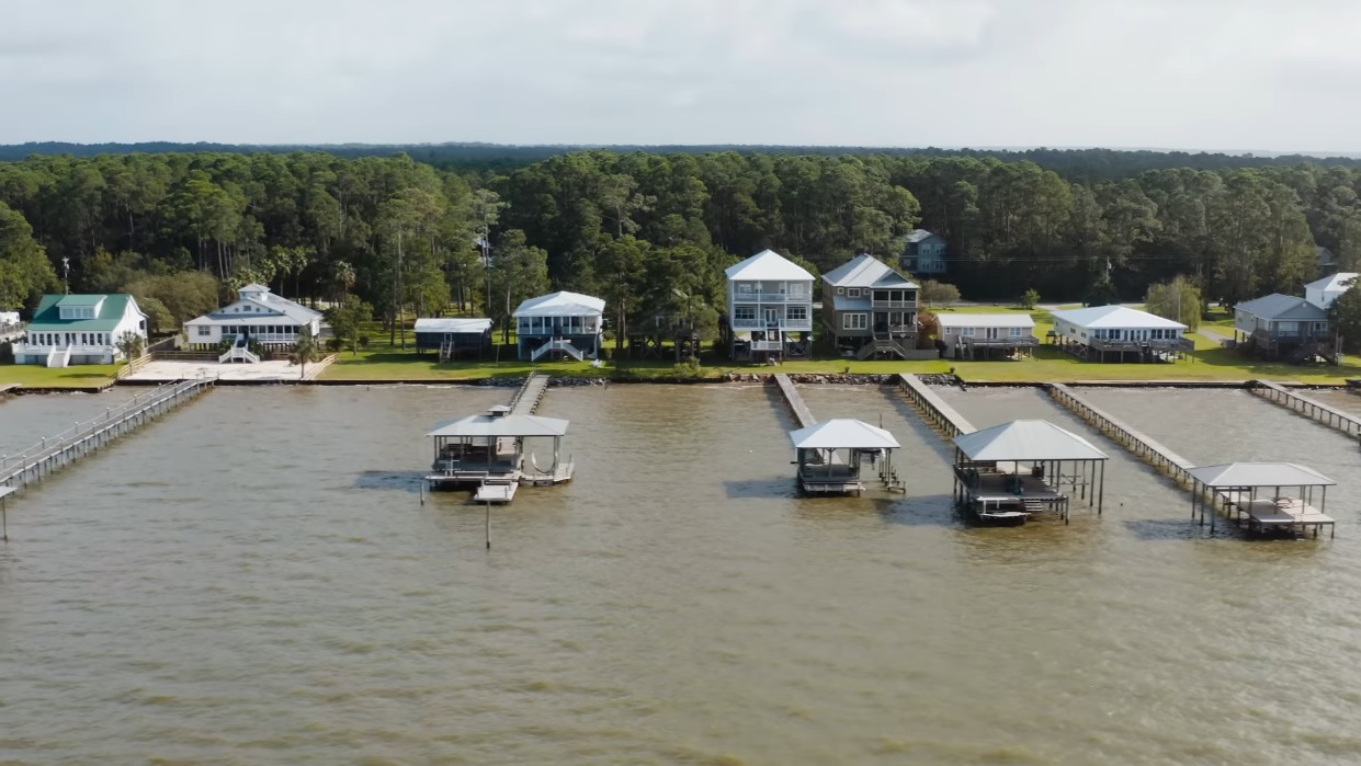 Bayfront houses